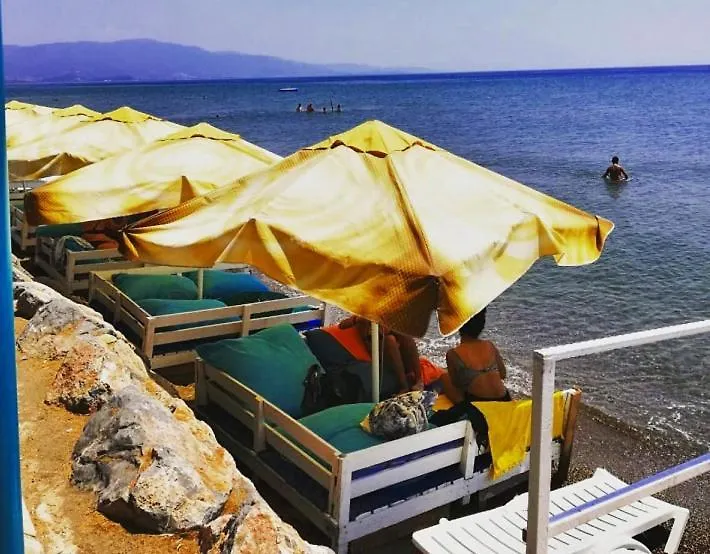 Urkmez Deniz Apart Otel Seferihisar Turkey